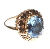 9CT GOLD AND BLUE TOPAZ RING at Ross's Online Art Auctions
